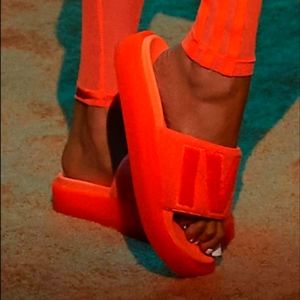 🚫SOLD🚫IVY PARK x Adidas Flex Park slides size 8